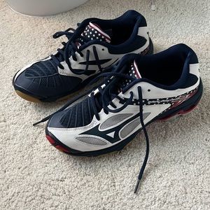 Mizuno Volleyball Shoes size 8